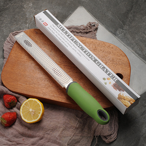 <span class=keywords><strong>Grattugia</strong></span> Manuale con Lama Extra Affilata in Acciaio Inox per Limoni, Parmigiano, Cioccolato, Formaggio e Agrumi con Copertura Protettiva - Product Image 5
