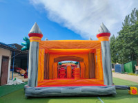 Château gonflable commercial à thème volcan avec toboggan pour location de fêtes d'enfants