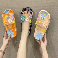 Nouvelles sandales d'été mignonnes à fleurs pour femmes, à bout ouvert, pour la maison et l'extérieur, semelle souple en PVC, antidérapantes et résistantes à l'usure