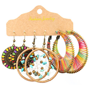 Boucles d'oreilles pendantes bohèmes pour femmes, en alliage, avec plumes et serti clos, style ethnique, pour soirée, ensemble de bijoux fantaisie - Product Image 5
