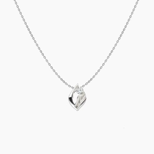 [ Hong Kong International Jewellery Show ] Floral-Inspired Minimalist Zircon Pendant Necklace with Fluid Silver-Plated Design - Product Image 3