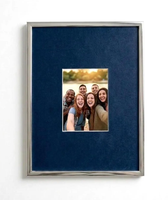 Cadre photo en alliage d'aluminium brillant à angle droit avec passe-partouts de couleur assortie, découpés sur mesure, différentes tailles pour affiches
