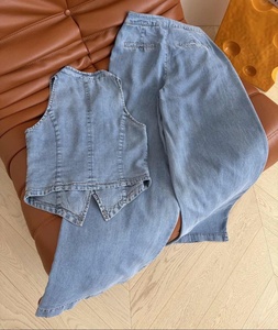 Completo Set Denim 2 Pezzi: Gilet Casual Elegante e Jeans - Ultima Tendenza <span class=keywords><strong>Moda</strong></span> 2026 - Product Image 1
