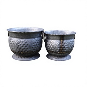 Jardinière design martelé en métal seau pour plantes succulentes personnalisé taille personnalisée vente en usine de fleurs en seau extérieur en fer galvanisé - Product Image 1