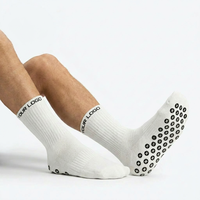 Chaussettes de sport personnalisées à faible MOQ avec logo, chaussettes athlétiques douces de créateur, chaussettes de football antidérapantes personnalisées pour le volleyball et le tennis
