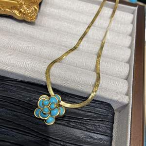 Nuevos pendientes de tuerca de perlas de declaración coreana de gama alta, Nueva joyería de latón dorado con clase, patrón de flores, conjuntos de joyas de circón de piedras preciosas - Product Image 4