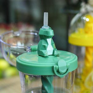 Venta al por mayor nueva taza creativa con pajita de dibujos animados taza de mezcla de animales taza bonita de plástico botella de agua para niños con pajita - Product Image 5