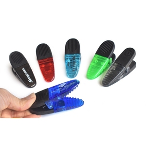 Refrigerador de oficina al por mayor logotipo personalizado clip magnético de plástico para nevera papel clip magnético para notas - Product Image 2