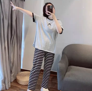 Set di abiti da casa estivi per ragazze pantaloni a maniche corte alla moda pantaloni a righe casual per bambine set di pigiami in stile sportivo - Product Image 3