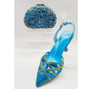 Nuovo Arrivo Scarpe da Sposa di Lusso Verdi con Tacco Alto e Set Borsa <span class=keywords><strong>a</strong></span> Mano con Strass di Cristallo <span class=keywords><strong>a</strong></span> Fiore Dorato e Pochette da Sera - Product Image 4