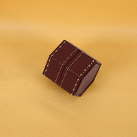 Boîte à bijoux carrée en cuir haut de gamme à motif hexagonal, sensation de qualité supérieure, pour l'exportation transfrontalière, emballage spécifique pour bagues et bijoux.