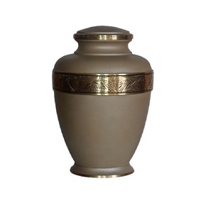 Urna de latón para cremación de adultos grabada a mano de estilo americano, Tesoro funerario conmemorativo para suministros funerarios - Product Image 4