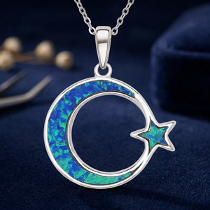 Colgante de Plata de Ley 925 con Baño de Rodio, Ópalo Azul Sintético, Luna Creciente y Estrella - Regalo - Product Image 3