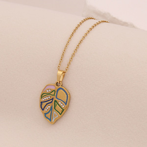 สร้อยคอใบไม้เคลือบเงาแบบศิลปะ |   จี้รูปใบไม้ประดับเพชรเคลือบทอง 18K PVD บนสแตนเลสสตีลสำหรับผู้หญิง |   กันน้ำและป้องกันการแพ้ - Product Image 4