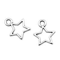 Colgante de aleación con contorno de estrella hueca de 14x11mm y 1 bucle en tono dorado para collar de capas celestiales