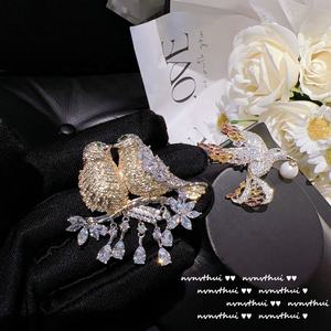 เข็มกลัดรูปนกฮัมมิงเบิร์ดโบราณ ซานตา มาเรีย ประดับเพชรซิคอนไล่สี ชุบไทฮิติ คริสตัล สำหรับงานแต่งงาน ของขวัญทองแดง - Product Image 2