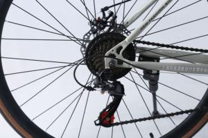 Premium Adult Road Bike with 21-Speed <strong>Drivetrain</strong>, Disc Brakes and Standard Pedals - Product Image 5