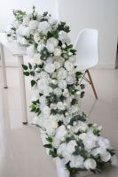 E83 Meilleure vente Chemin de table floral artificiel en soie blanche, style faux floral, économique, pour décoration de mariage, maison et fête