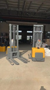 Carretilla elevadora semiautomática de 1,6 M y 3,5 M, apilador de palés eléctrico completo montado en patas ajustables, apilador de palés eléctrico - Product Image 4