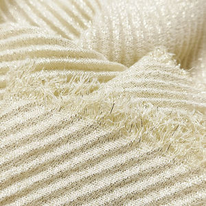 Foulard en <span class=keywords><strong>voile</strong></span> scintillant à la mode musulmane Hijabs islamiques plissés avec voiles tricotés brillants Foulard traditionnel en soie vente en gros - Product Image 3