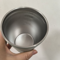 Tasse de sport isolée à double paroi en acier inoxydable de 12oz avec logo personnalisé tasse à café réutilisable écologique pour adultes visites en intérieur