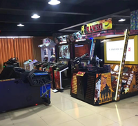 Simulateur de tir vidéo de tir au pistolet dans une arcade de centre commercial, machines de jeux de tir au pistolet