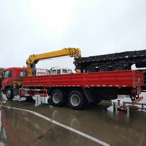 Grue montée sur camion de 10 tonnes SPS25000B avec système hydraulique à 4 sections - Product Image 5