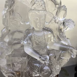Statua Artigianale Vintage in Cristallo Scena Montagna Guanyin Decorazione Buddista Intagliata Souvenir a Forma di Buddha Marca DONG YANG - Product Image 4