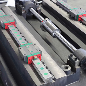 Centre d'<span class=keywords><strong>usinage</strong></span> CNC 4 axes Chine VMC855 (850 1050), Machine de fabrication et d'<span class=keywords><strong>usinage</strong></span> de haute qualité pour le métal - Product Image 4