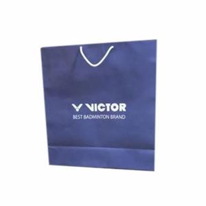 Bolsa de Papel Reutilizable Biodegradable de Lujo Victor Blue con Asas Retorcidas, Impresión Offset, Reciclable, para Compras y Negocios - Product Image 1