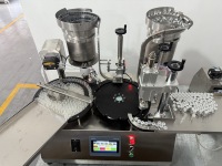Machine de remplissage et de bouchage automatique de flacons en verre pour laboratoire