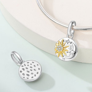 จี้ห้อยรูปเหรียญเคลือบสีทองแดงประดับเพชร CZ รูปทรงกลม ลายกุหลาบ นางฟ้า พระอาทิตย์ พระจันทร์ เหมาะสำหรับสร้อยข้อมือผู้หญิง ของขวัญแทนความรักสุดโรแมนติก - Product Image 3