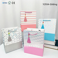 Make-up Boutique Vertikale Geschenktüte aus Kraftpapier, personalisierte Kaffeetüte aus Leder, Satin-Gold-Papiertüte für Partys