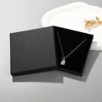 Boîte à bijoux en carton rigide texturé recyclable haut de gamme, vente en gros du fabricant, emballage personnalisé pour colliers et boucles d'oreilles avec estampage