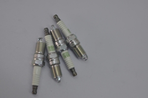 TR55GP純正スパークプラグ、NGK用デュアルプラチナ合金搭載、燃料節約と振動軽減のための新改良版、フォードECOSPORT用 - Product Image 2