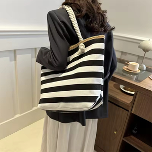 Bolso de mano personalizado de gran capacidad con diseño de rayas, bolso de lona para la playa, bolso de compras con cremallera, bolso de hombro para viaje. - Product Image 4