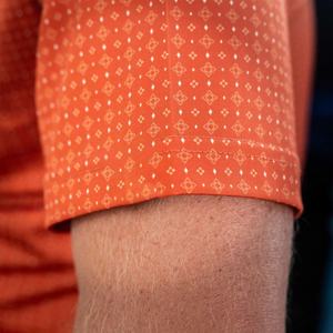 Polo de punto rosa de talla grande para mujer con estampado de dinosaurio, personalizado por sublimación, transpirable, con broches de perlas florales, para hombre - Product Image 5