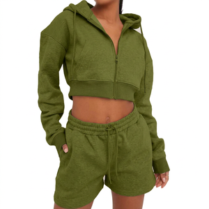 Ensemble de survêtement décontracté deux pièces en molleton tricoté gris pour femme, avec sweat à capuche à manches longues et short, couleur unie, avec poches - Product Image 4