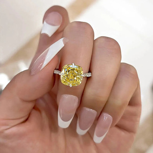 Anello Giallo con Design Quadrato Classico da Donna - Product Image 5