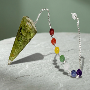 Pendentif Goutte d'Eau en Aventurine Verte avec Perles des Sept Chakras, Pierre Polie, Chaîne de Guérison Reiki - Product Image 1