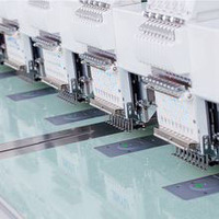 Máquina de bordado de cuatro cabezales Cuentas y máquina de bordado de chenilla Sistema de iluminación LED de 15 agujas