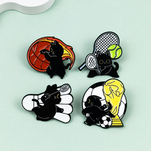 Broche de metal esmaltado con diseño de gato deportivo de dibujos animados, ideal para bádminton, baloncesto y tenis, insignia conmemorativa, venta al por mayor personalizada. - Product Image 4