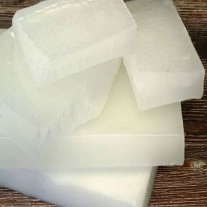 Cire <span class=keywords><strong>de</strong></span> <span class=keywords><strong>paraffine</strong></span> entièrement raffinée Kunlun 54-56 & 58-60 <span class=keywords><strong>pour</strong></span> la fabrication <span class=keywords><strong>de</strong></span> bougies Cire solide dans la catégorie <span class=keywords><strong>de</strong></span> produit Bougies - Product Image 1