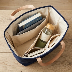 Sac de voyage en toile personnalisable et réutilisable, moyen, à bandoulière, avec poche avant et fermeture éclair, motif de logo ou de lettres sur mesure - Product Image 4