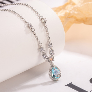 สร้อยคอเงินสเตอร์ลิงแบบคลิปหนีบกระดาษประดับมอสซาไนต์ พร้อมสร้อยคอเงินทรงลูกปัดมูนคัทแบบคาเดนส์ บริลเลียนเต้ - Product Image 1