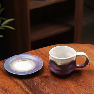 แก้วกาแฟเซรามิกทำมือทรงแปลกตาพร้อมจานรอง ชุดแก้วสไตล์เรโทร แก้วลาเต้สองสี สำหรับน้ำชายามบ่ายและคาเฟ่ที่บ้าน - Product Image 3