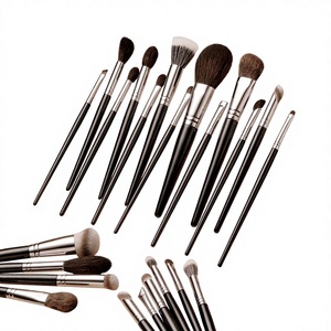 Ensemble de pinceaux de maquillage pour le visage en poils naturels, 12 pièces, avec manche en bois, pour le blush, les fards à paupières et le fard à nez - Product Image 1