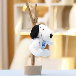 <span class=keywords><strong>Porte</strong></span>-clés brodé <span class=keywords><strong>Snoopy</strong></span> en peluche douce et mignonne de haute qualité, en forme 3D, pour soulager le stress, avec pendentif en jersey de sport - Product Image 4