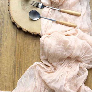 Chemins de table élégants en polyester rouge tissé, style Wabi-Sabi, pour les dîners de luxe et les événements festifs - Product Image 4