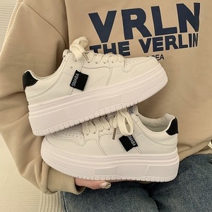 Nuevas Zapatillas Blancas con Plataforma Estilo Primavera 2026, Zapatillas Deportivas Versátiles Casuales para Estudiantes que Aumentan la Estatura, Zapatos Ins - Product Image 5